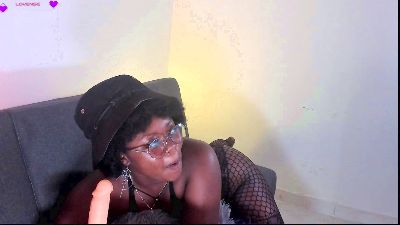 Tuyiyu live cam on Cam4