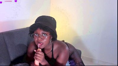 Tuyiyu live cam on Cam4