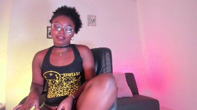 Tuyiyu live cam on Cam4