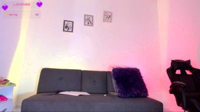 Tuyiyu live cam on Cam4
