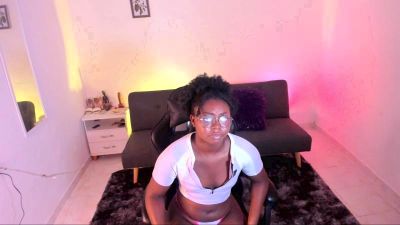 Tuyiyu live cam on Cam4