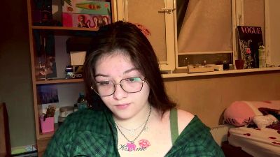 TwanaMedhus live cam on Cam4