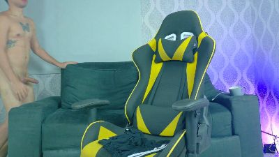 Twinfire_zeus live cam on Cam4