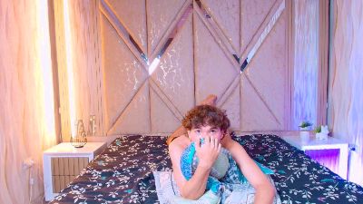 Twinfire_zeus live cam on Cam4