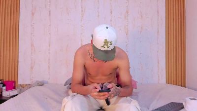 TwoMilkyway live cam on Cam4