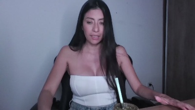 Tyanna_queen live cam on Cam4