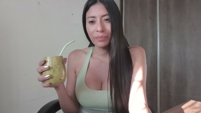 Tyanna_queen live cam on Cam4