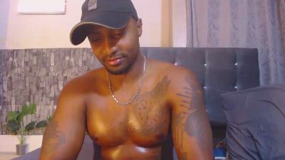 Tyga9728 live cam on Cam4