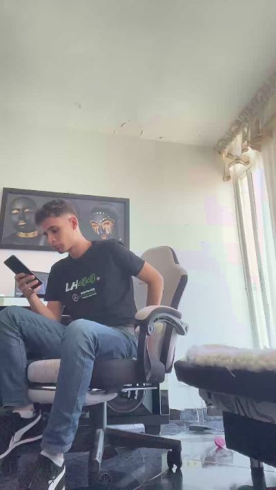 Tyler01 live cam on Cam4