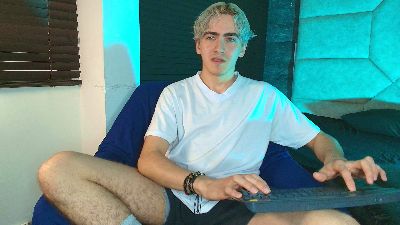 Tyler_Mcrey live cam on Cam4