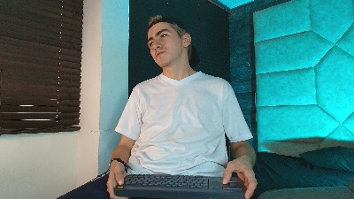 Tyler_Mcrey live cam on Cam4