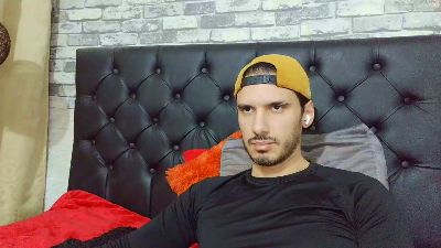 Tyler_dn live cam on Cam4