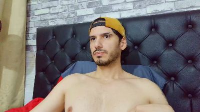 Tyler_dn live cam on Cam4
