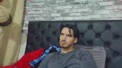 Tyler_dn live cam on Cam4