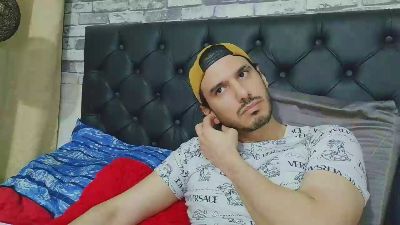 Tyler_dn live cam on Cam4