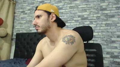 Tyler_dn live cam on Cam4