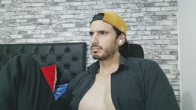 Tyler_dn live cam on Cam4