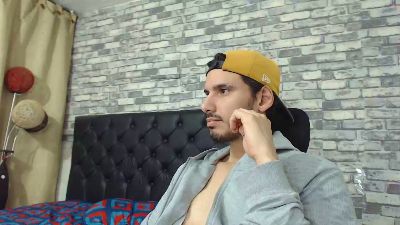 Tyler_dn live cam on Cam4