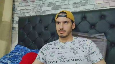 Tyler_dn live cam on Cam4