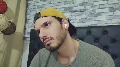 Tyler_dn live cam on Cam4