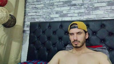 Tyler_dn live cam on Cam4