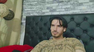 Tyler_dn live cam on Cam4