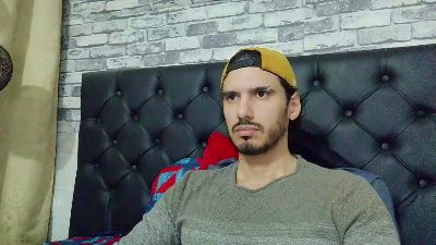 Tyler_dn live cam on Cam4