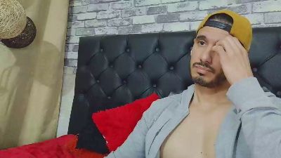 Tyler_dn live cam on Cam4