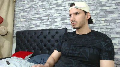 Tyler_dn live cam on Cam4