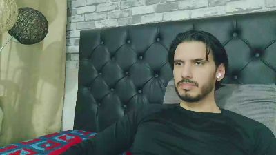 Tyler_dn live cam on Cam4