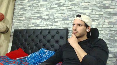 Tyler_dn live cam on Cam4
