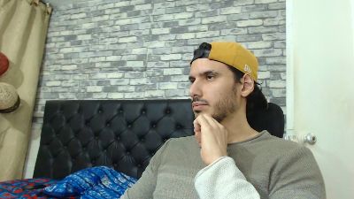 Tyler_dn live cam on Cam4
