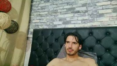 Tyler_dn live cam on Cam4