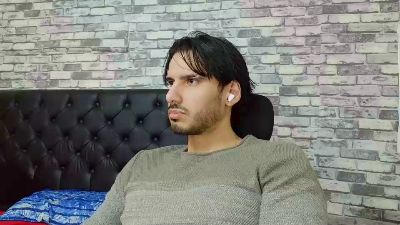 Tyler_dn live cam on Cam4