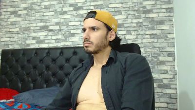Tyler_dn live cam on Cam4
