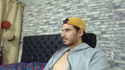Tyler_dn live cam on Cam4