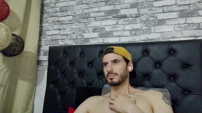 Tyler_dn live cam on Cam4