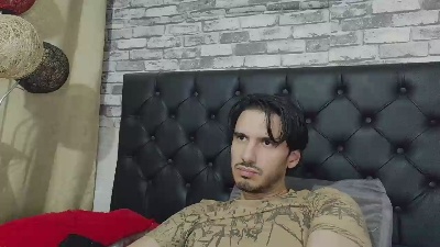 Tyler_dn live cam on Cam4