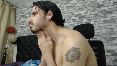 Tyler_dn live cam on Cam4