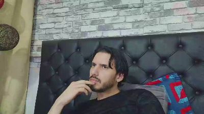 Tyler_dn live cam on Cam4