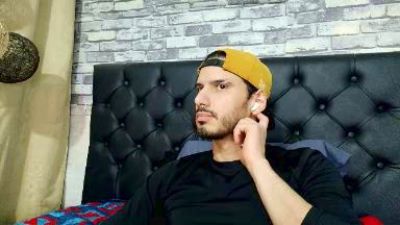 Tyler_dn live cam on Cam4