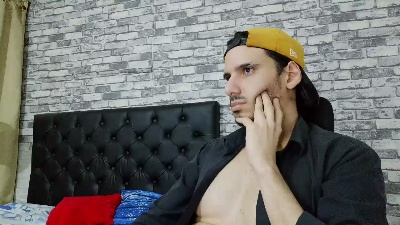 Tyler_dn live cam on Cam4