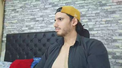 Tyler_dn live cam on Cam4