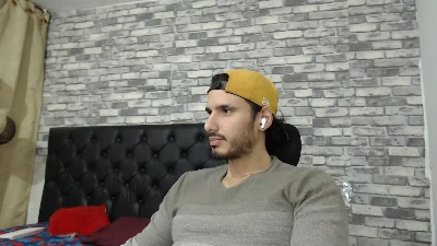 Tyler_dn live cam on Cam4