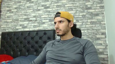 Tyler_dn live cam on Cam4