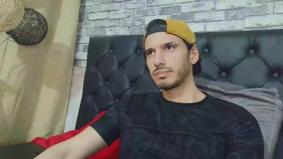 Tyler_dn live cam on Cam4