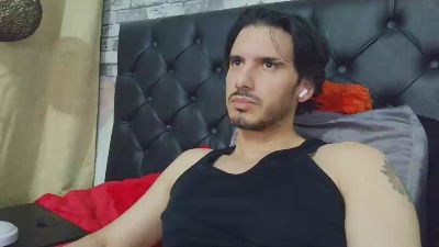 Tyler_dn live cam on Cam4