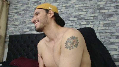 Tyler_dn live cam on Cam4