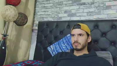 Tyler_dn live cam on Cam4