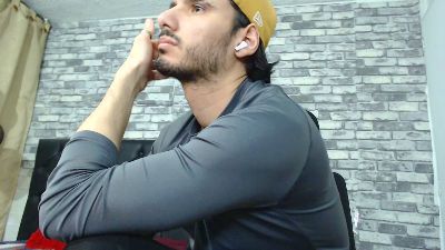 Tyler_dn live cam on Cam4